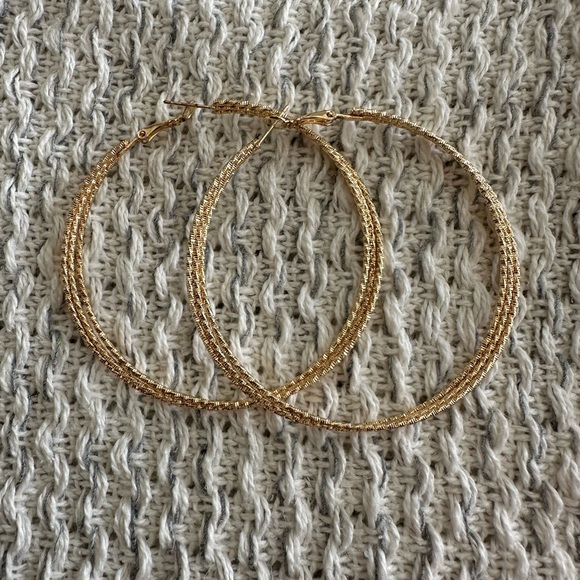 earring - Picture 4 of 4